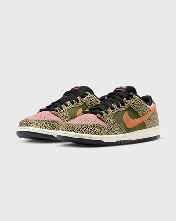 Nike SB Arts-Rec QS Dunk Low Pro Shoe