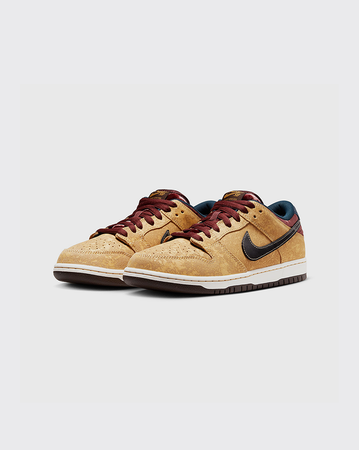 Nike SB Dunk Low Pro ‘City of Cinema’ Shoe