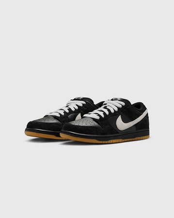 Nike SB Dunk Low Pro Shoe - Black/White/Gum